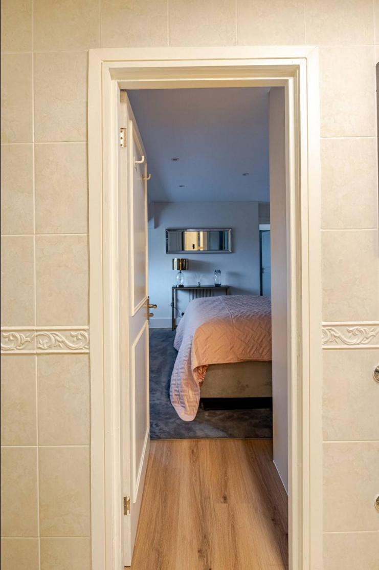 Apartment Floor Luxury Penthouse - Sleeps 6 *
