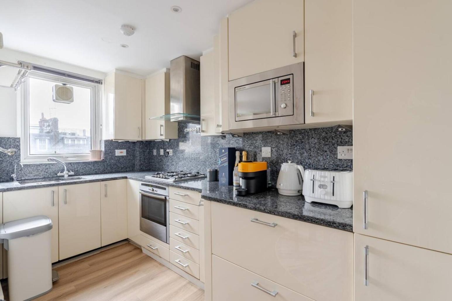 Apartment Floor Luxury Penthouse - Sleeps 6 *
