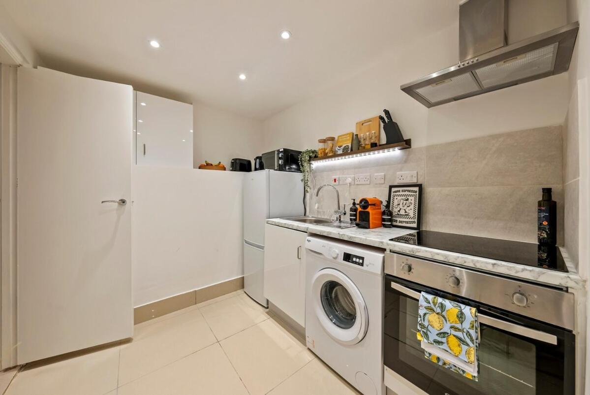 Apartment Chic Retreat In Little Venice London