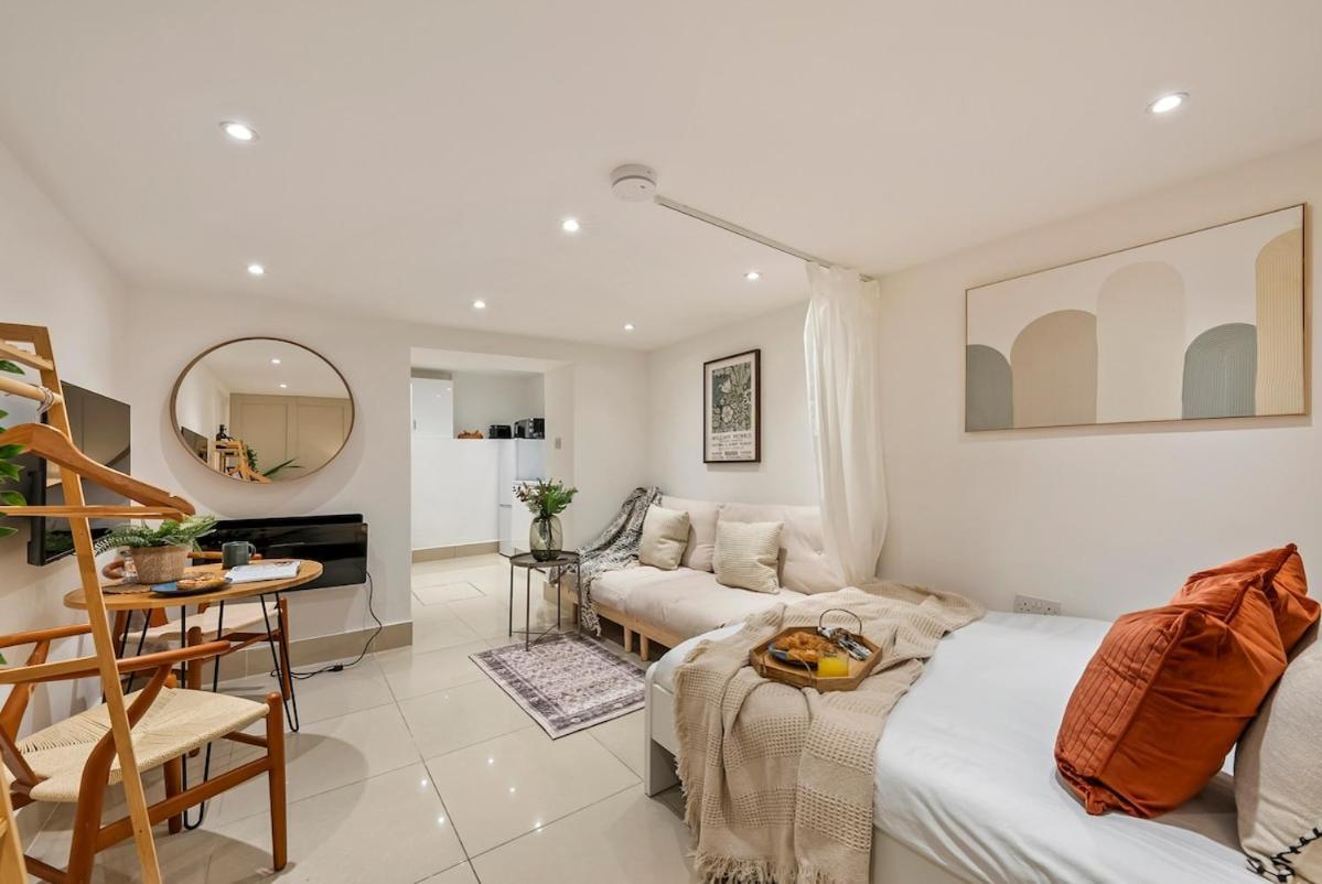 Chic Retreat In Little Venice Apartment London