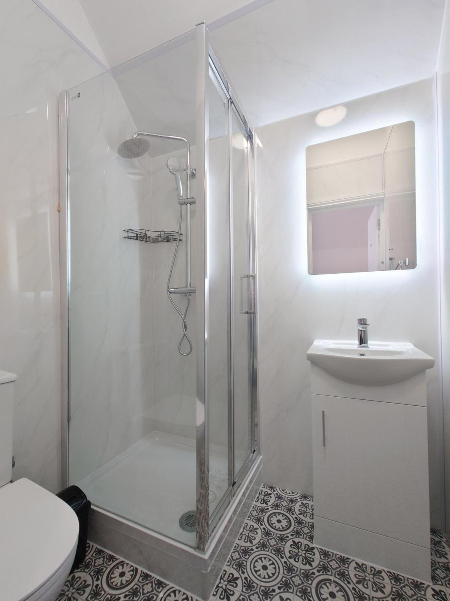 Apartment Centra High Road London
