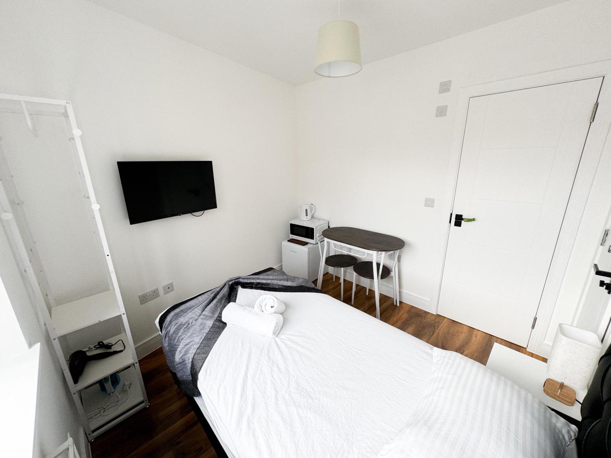 Apartment Centra High Road London