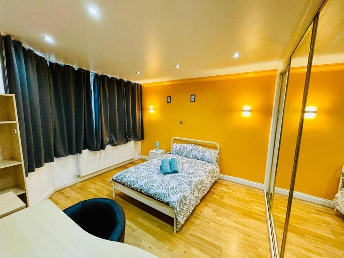 Modern 5-bed With Garden & Spectacular Views * London