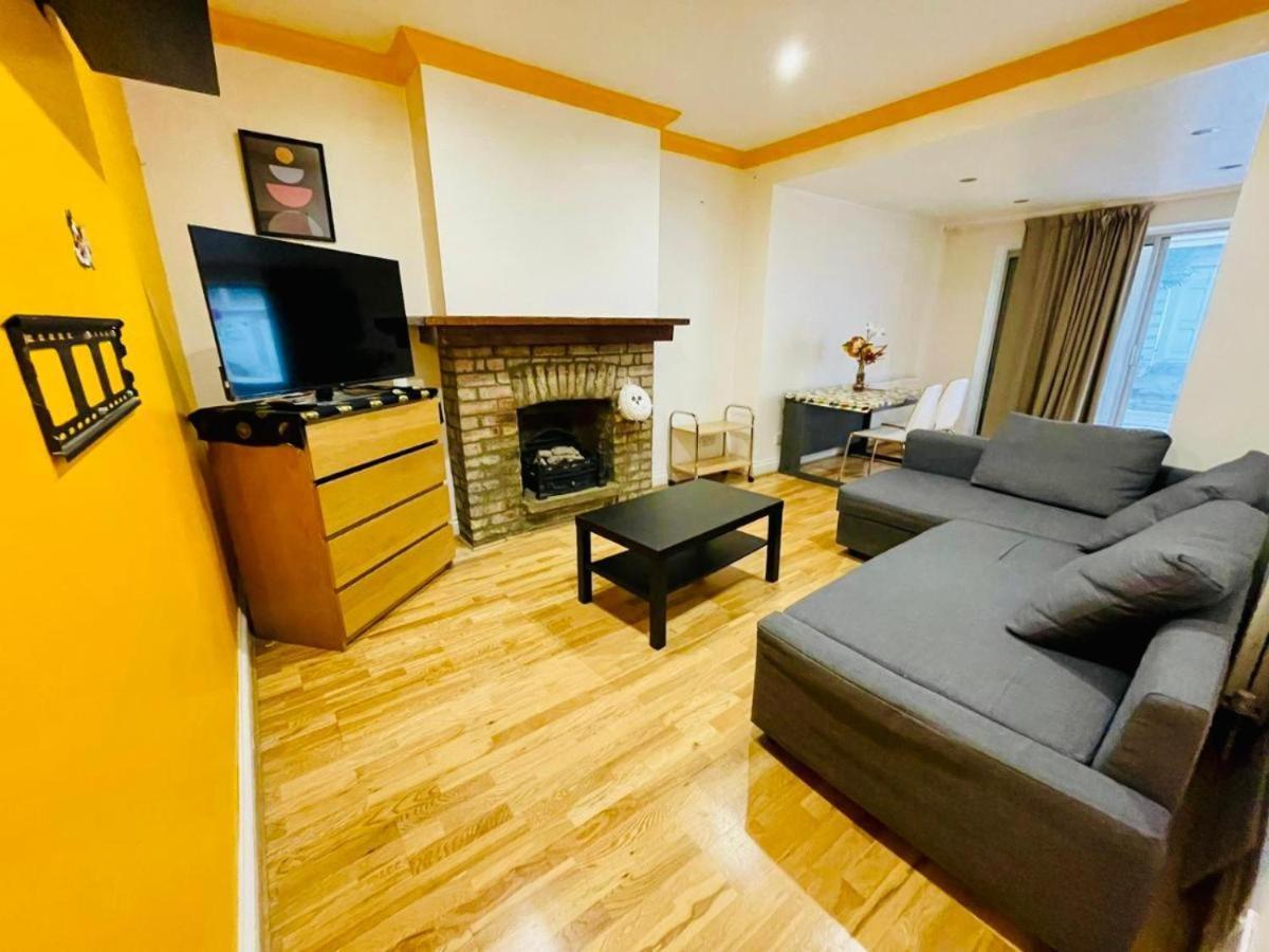 Modern 5-bed With Garden & Spectacular Views Holiday home