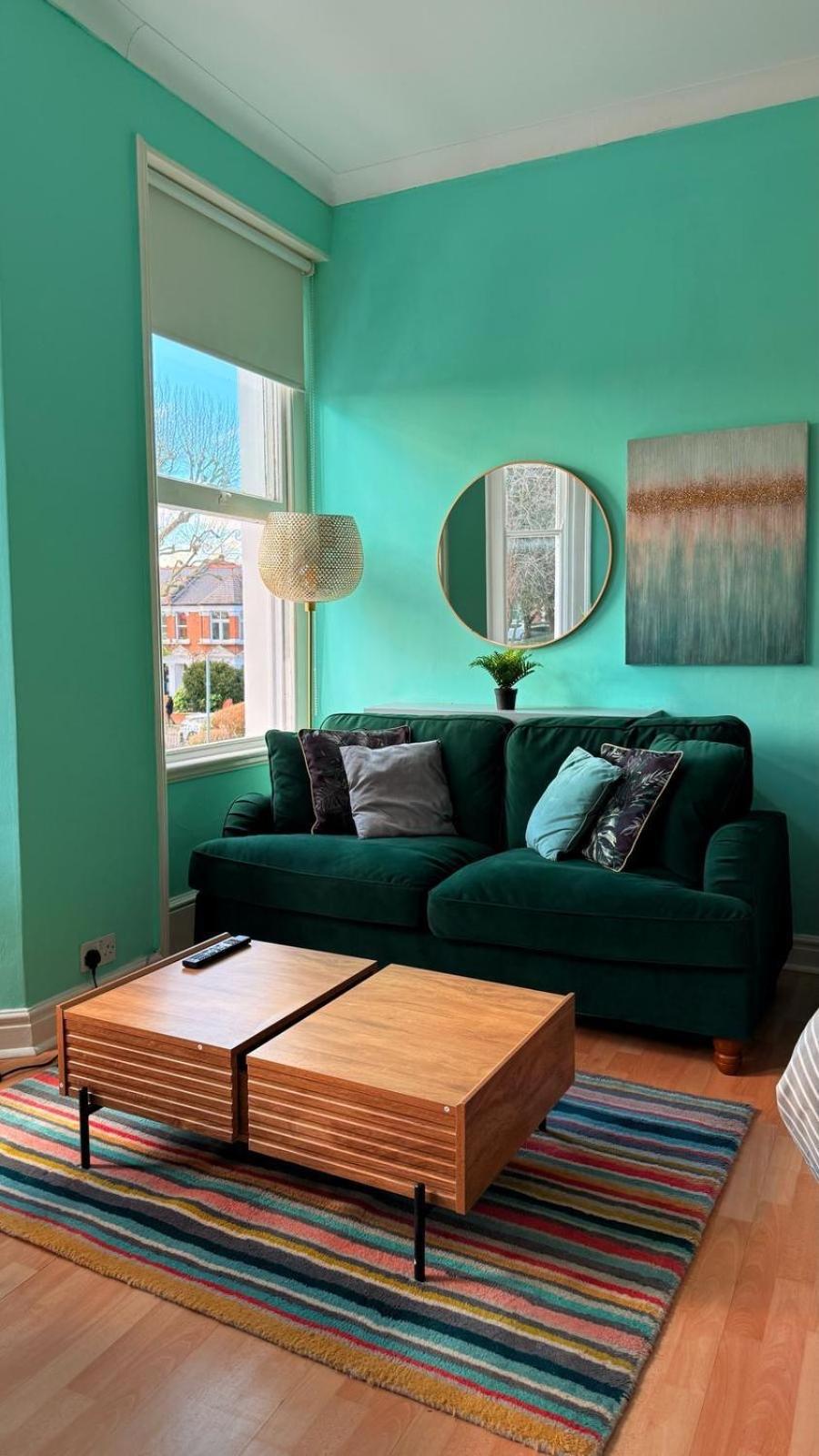 Large Flat Close To Tube Station Zone 2 Apartment London
