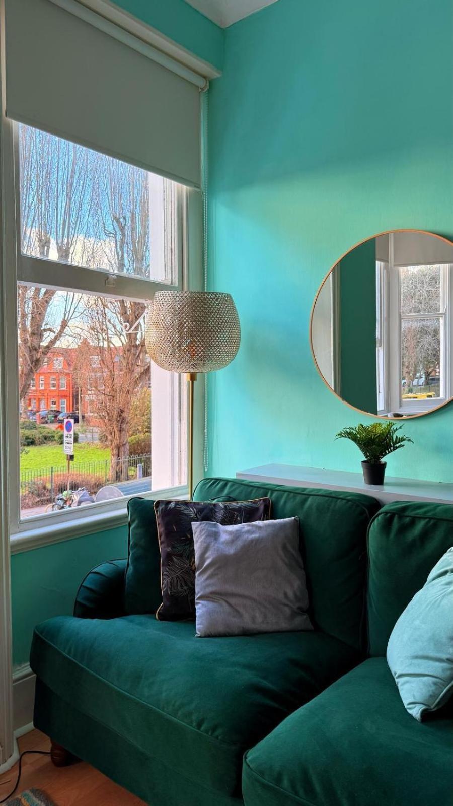 Large Flat Close To Tube Station Zone 2 Apartment London