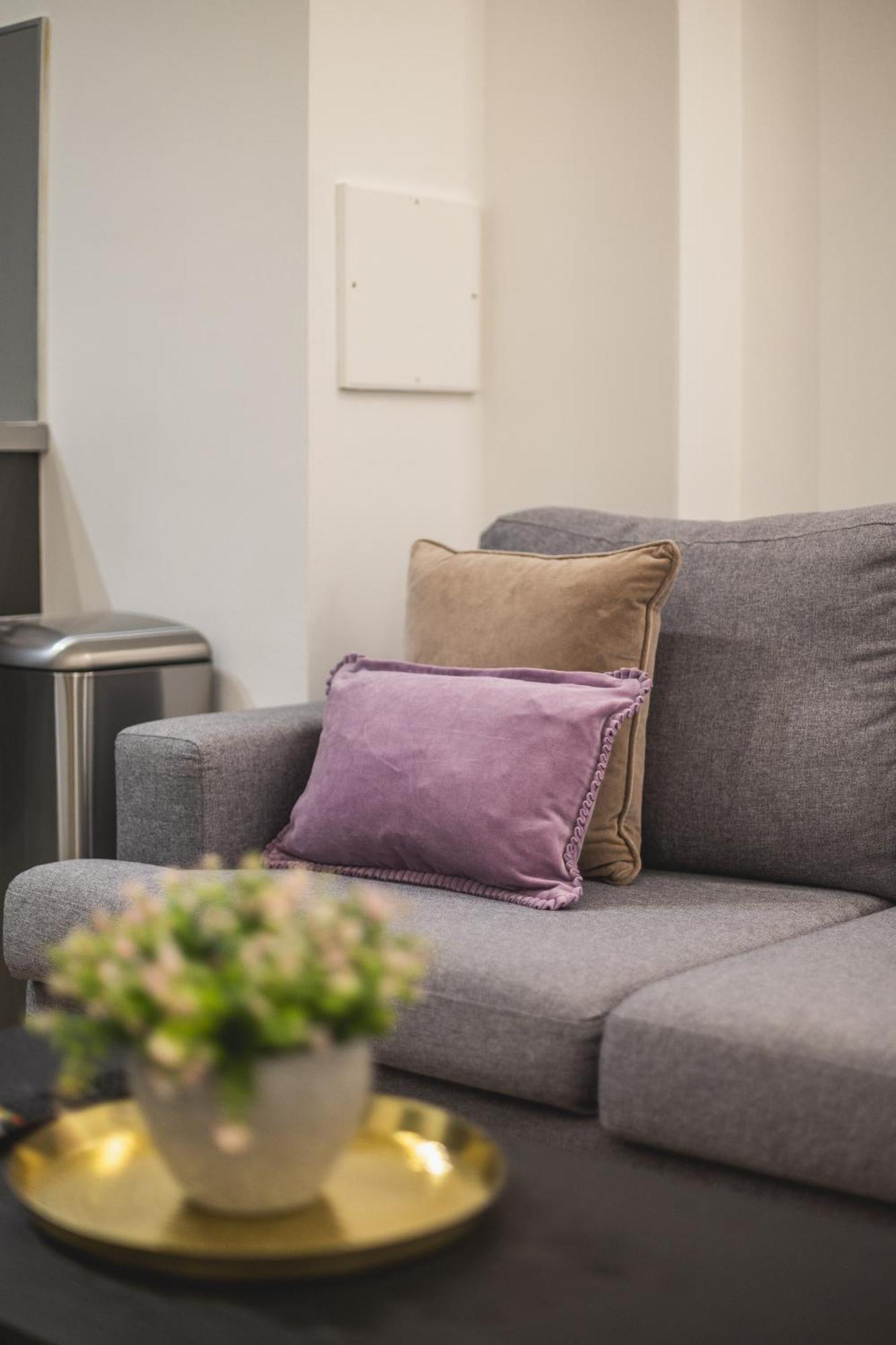 Apartment Berryland 14 By Artsy London
