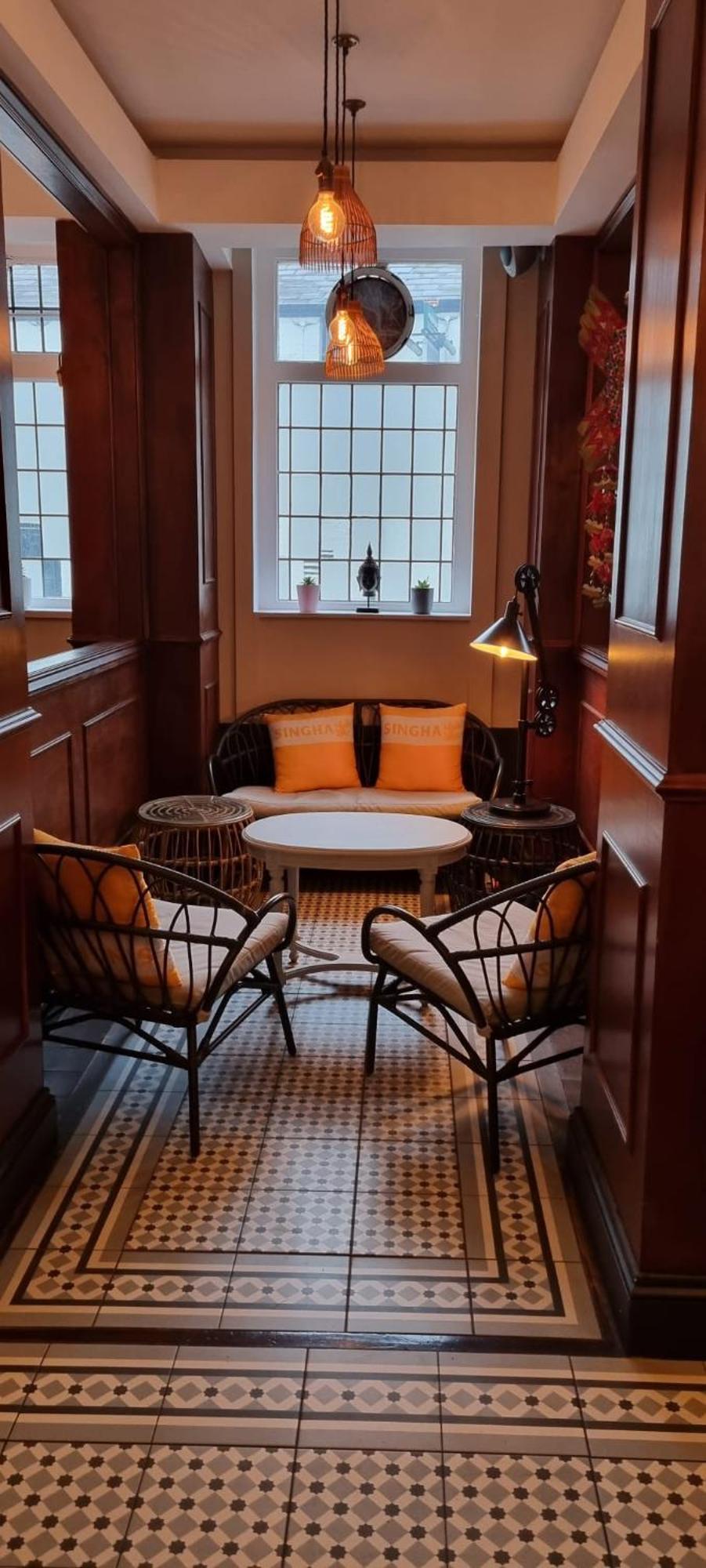 Place To In Thames Ditton Apartment London