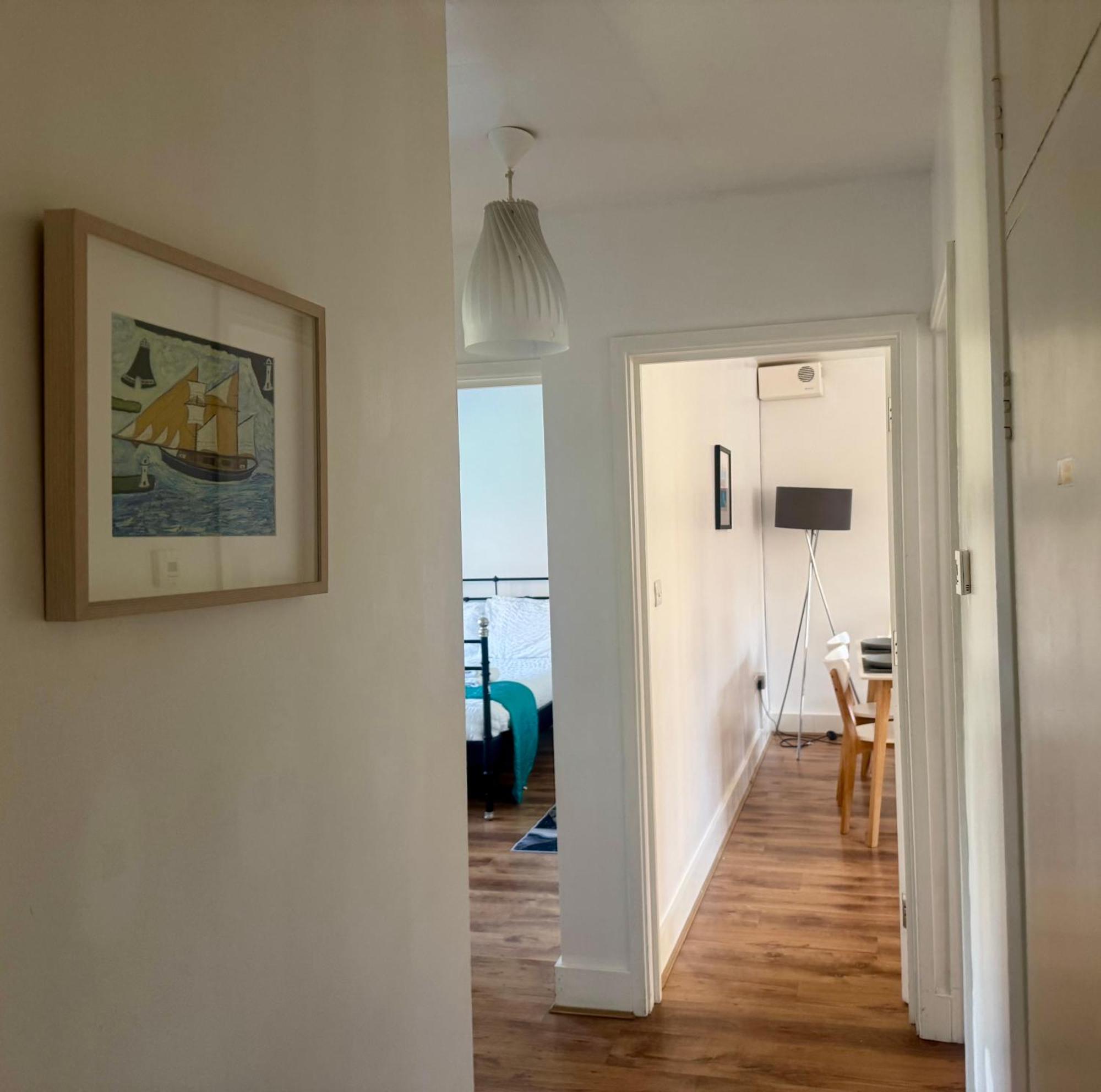 Serene 2 Bedroom Flat Free Off-street Parking Large Suv Close To Tube Apartment London
