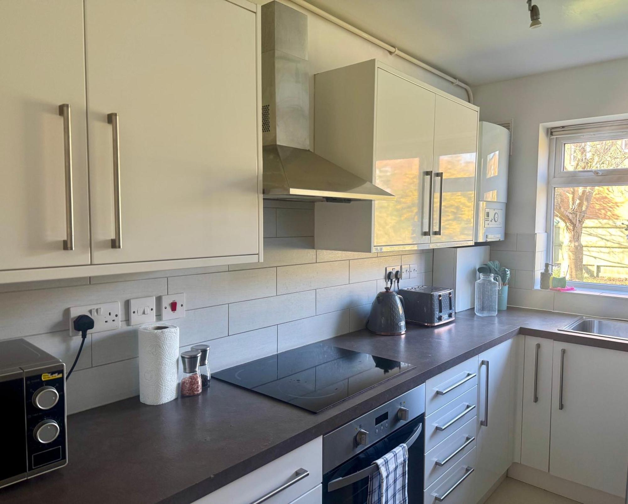 Serene 2 Bedroom Flat Free Off-street Parking Large Suv Close To Tube Apartment *