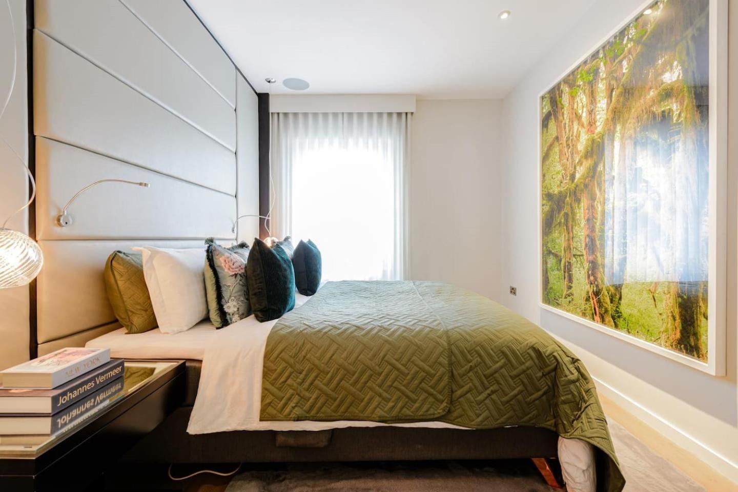 Award Winning Interior Designed Luxurious Mews In Knightsbridge Ferienhaus London