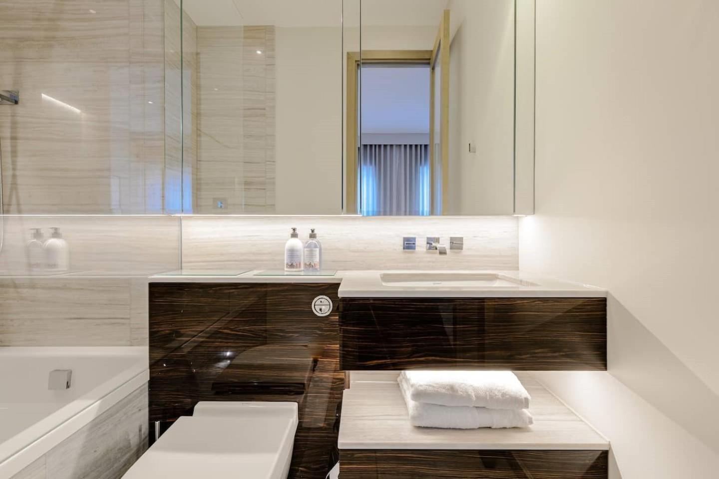 Award Winning Interior Designed Luxurious Mews In Knightsbridge Ferienhaus London
