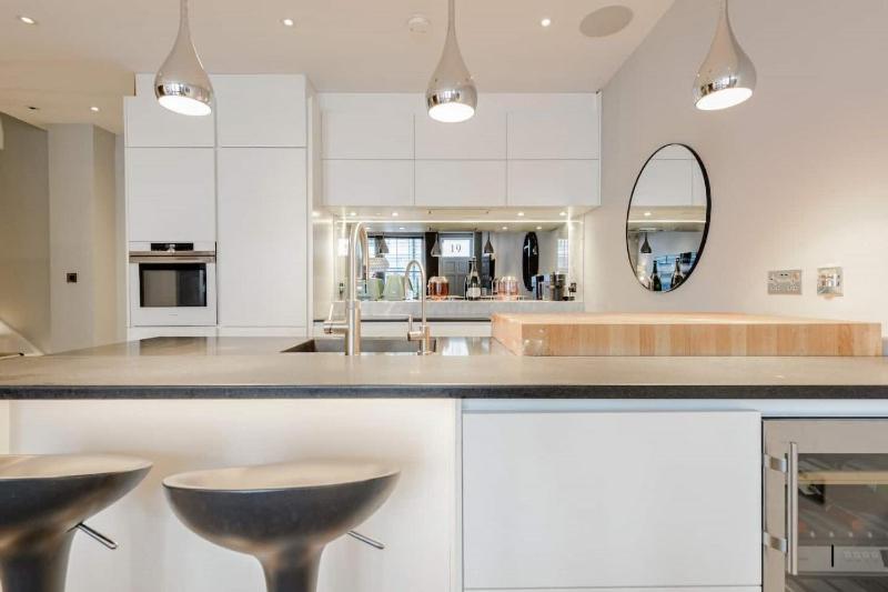 Award Winning Interior Designed Luxurious Mews In Knightsbridge Ferienhaus London