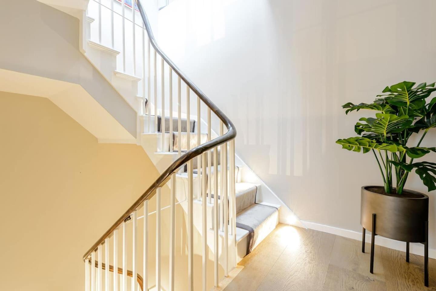 Award Winning Interior Designed Luxurious Mews In Knightsbridge Ferienhaus
