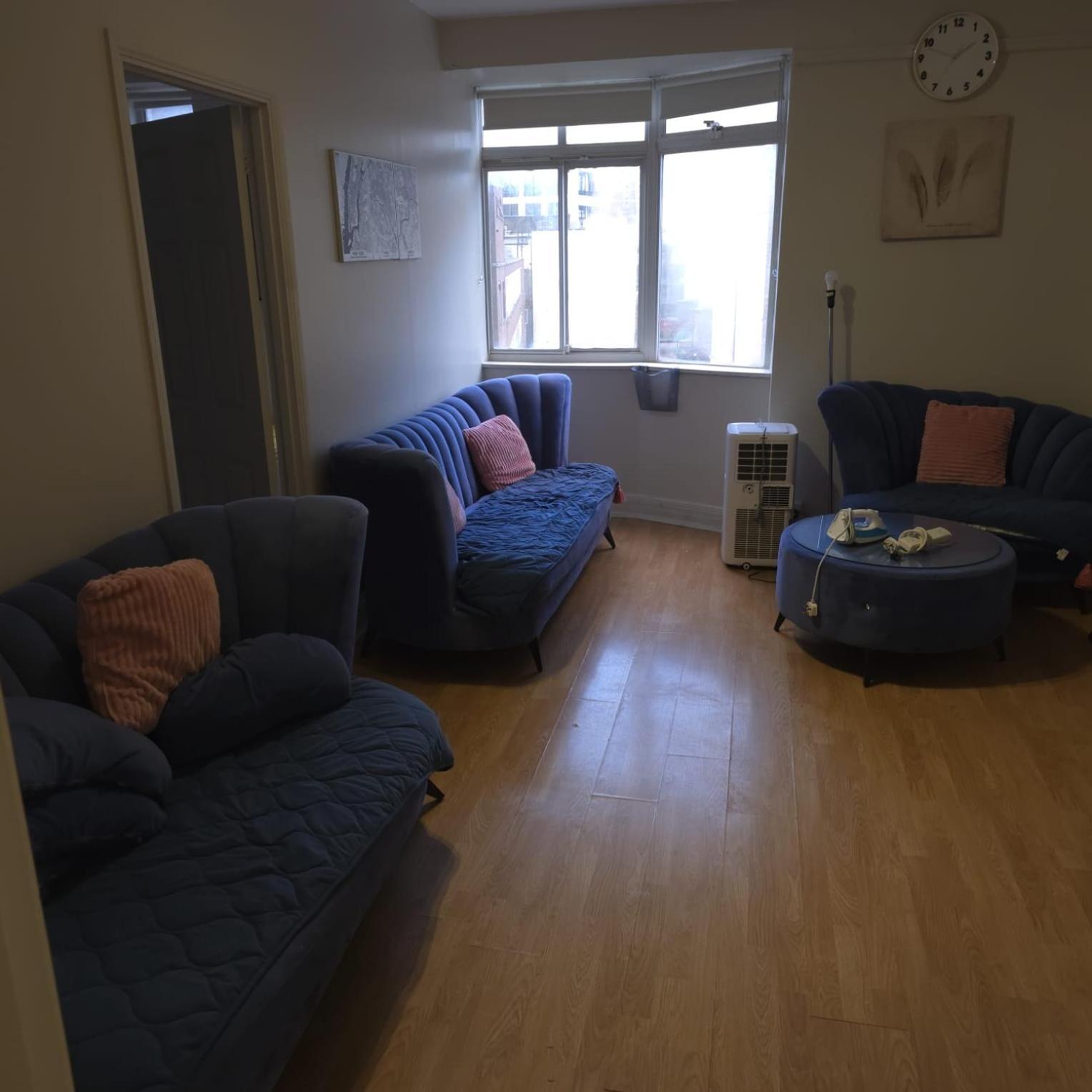 Homey Bedroom Flat Center London