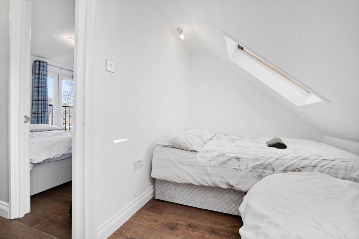 7 Bedroom, 3 Bathrooms, Garden, 20 Mins To Centre London