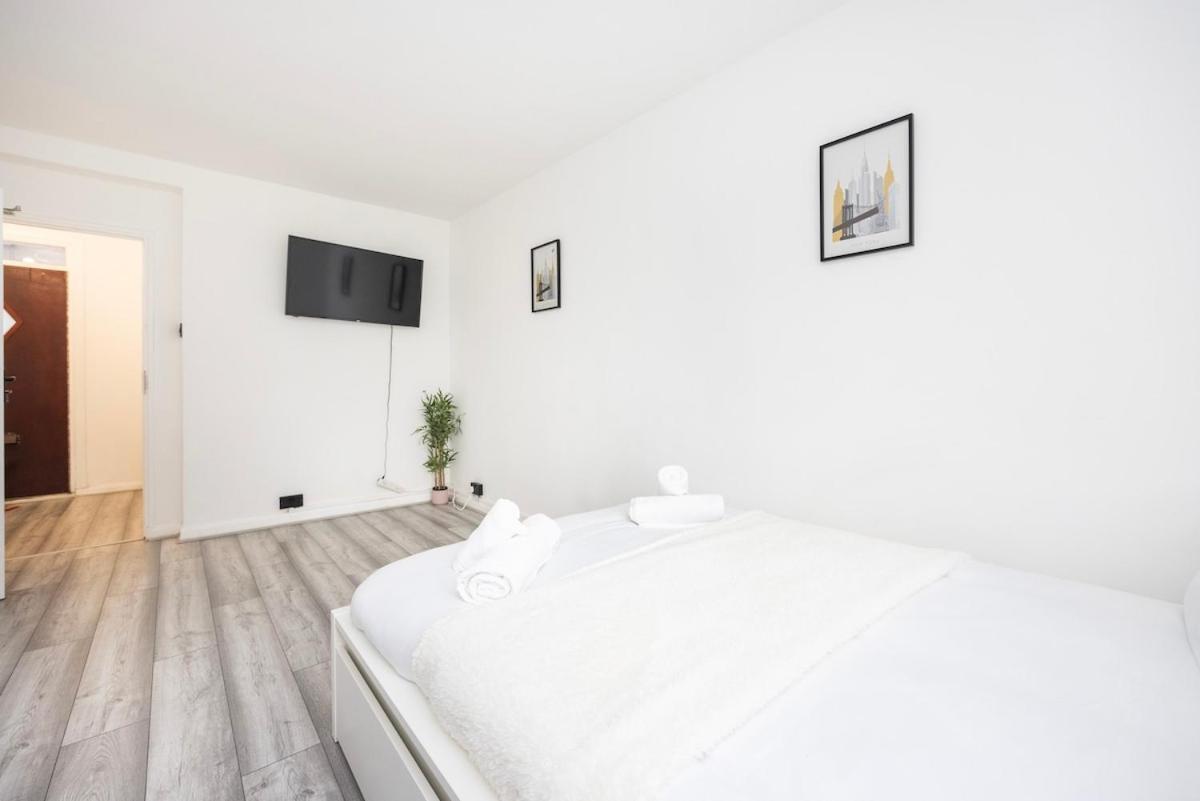 Chic 2 Bedroom Flat Close To South Londons Attractions * London