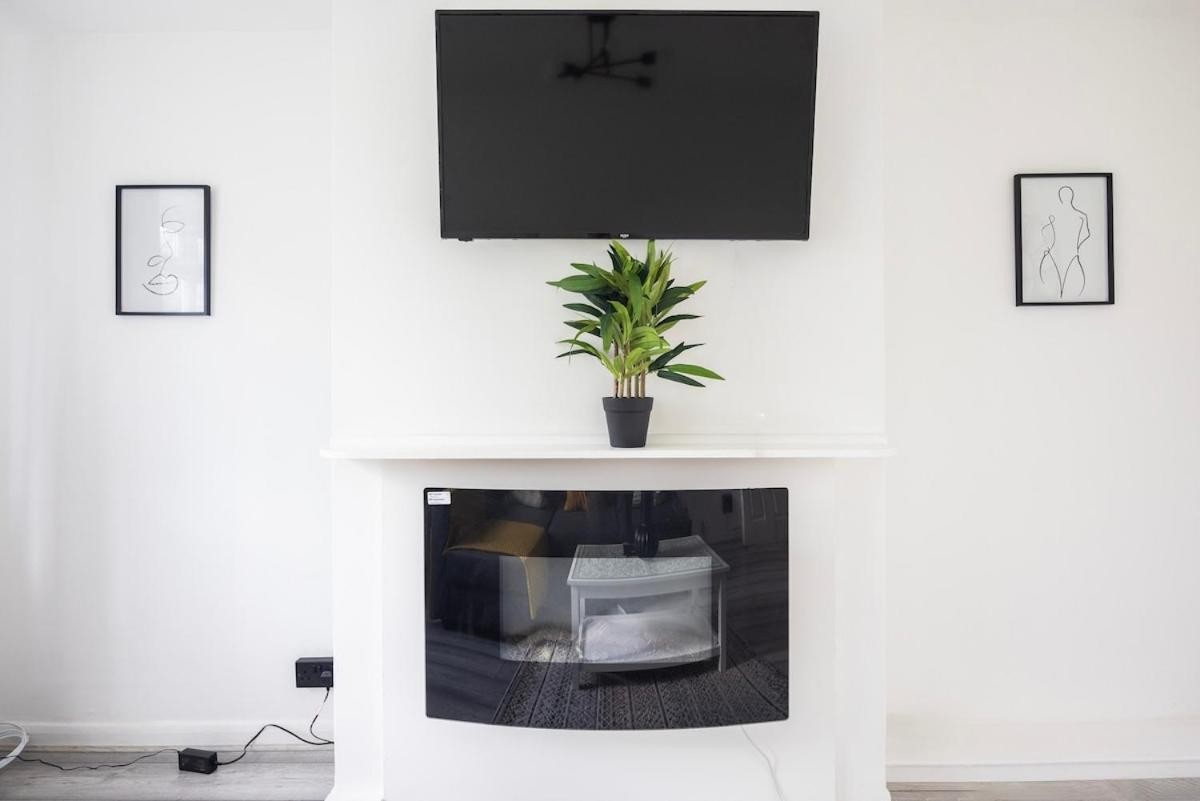 Chic 2 Bedroom Flat Close To South Londons Attractions *