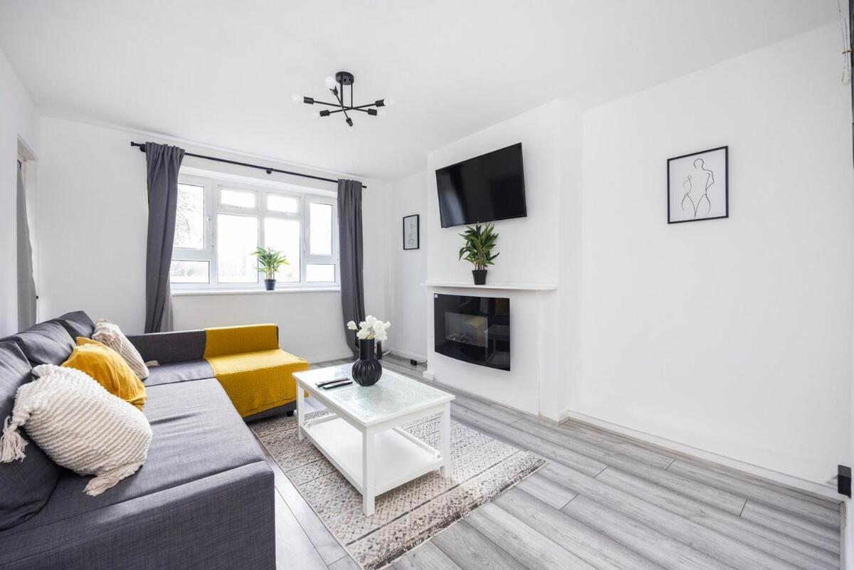 Chic 2 Bedroom Flat Close To South Londons Attractions London