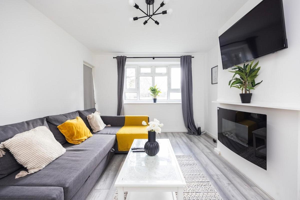 Chic 2 Bedroom Flat Close To South Londons Attractions Apartment London