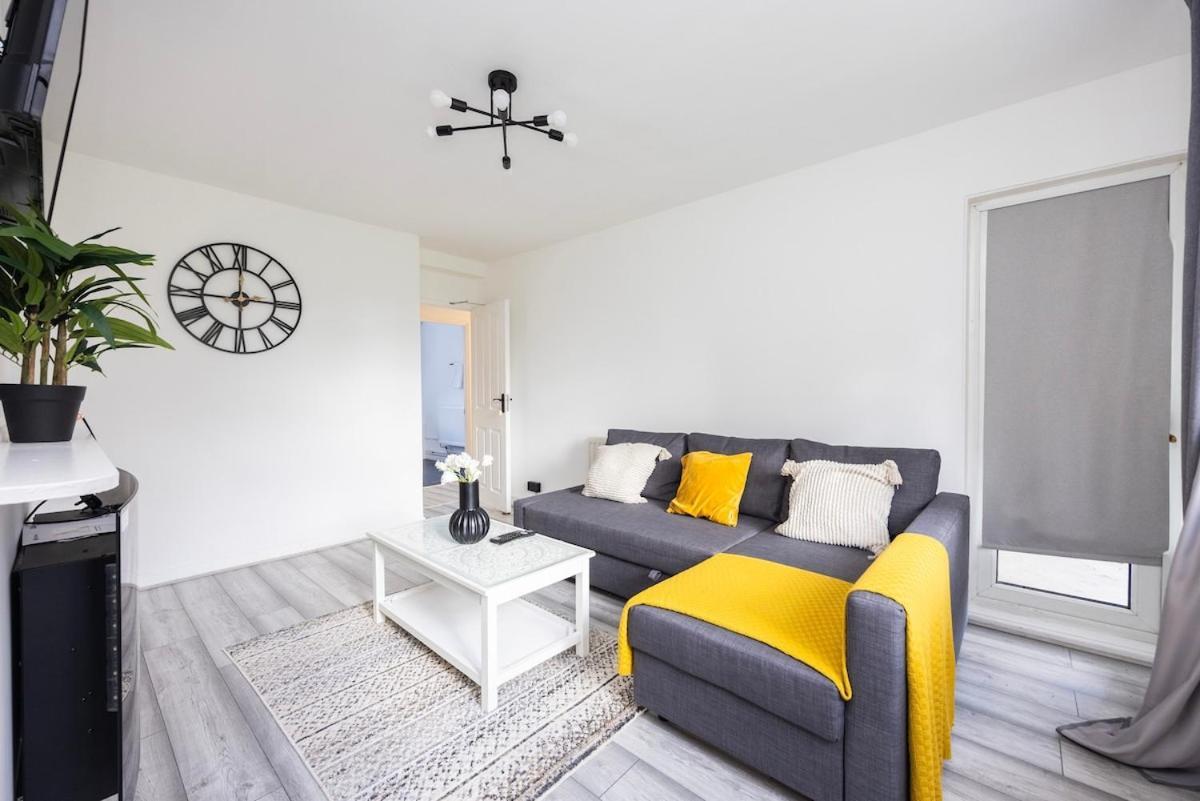 Chic 2 Bedroom Flat Close To South Londons Attractions