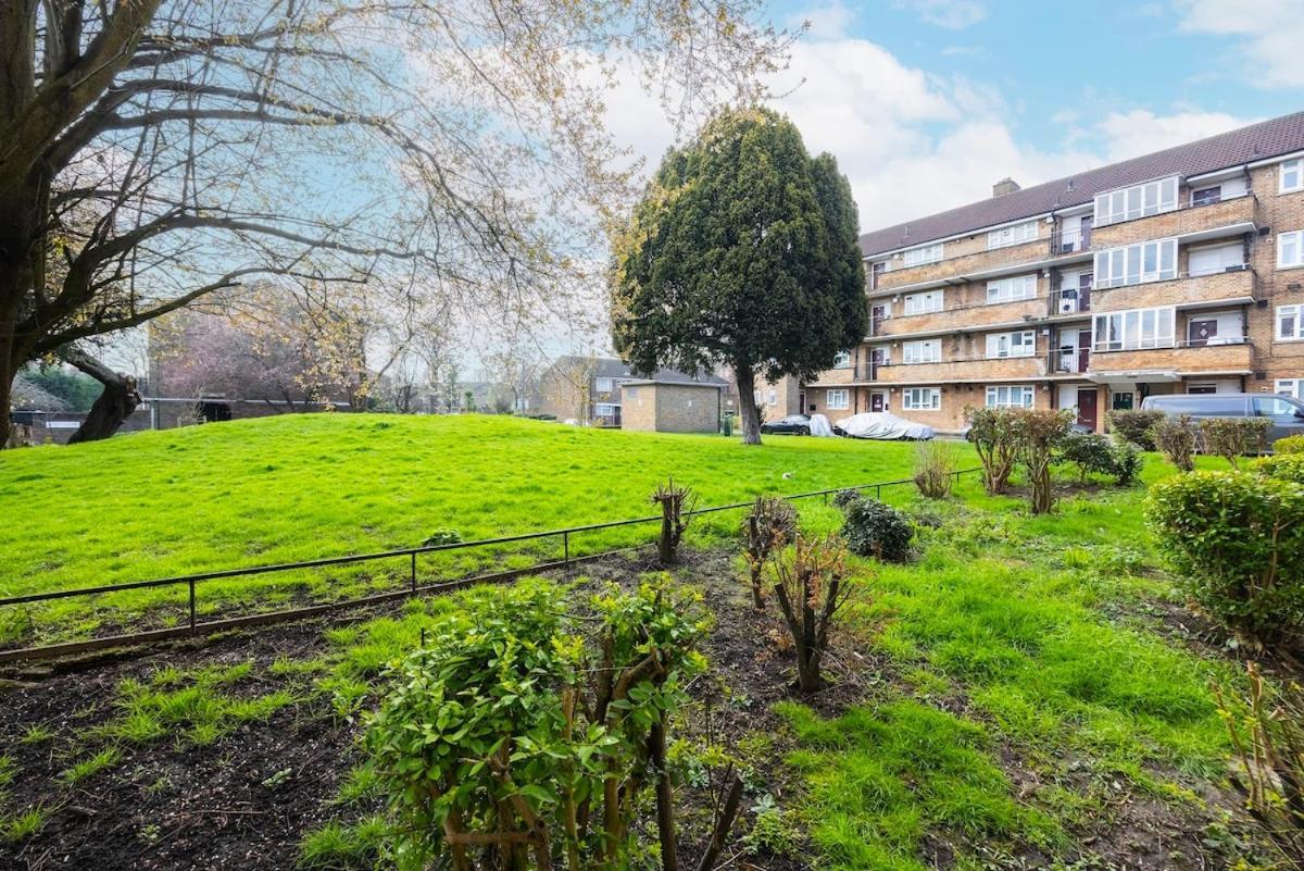 Chic 2 Bedroom Flat Close To South Londons Attractions *