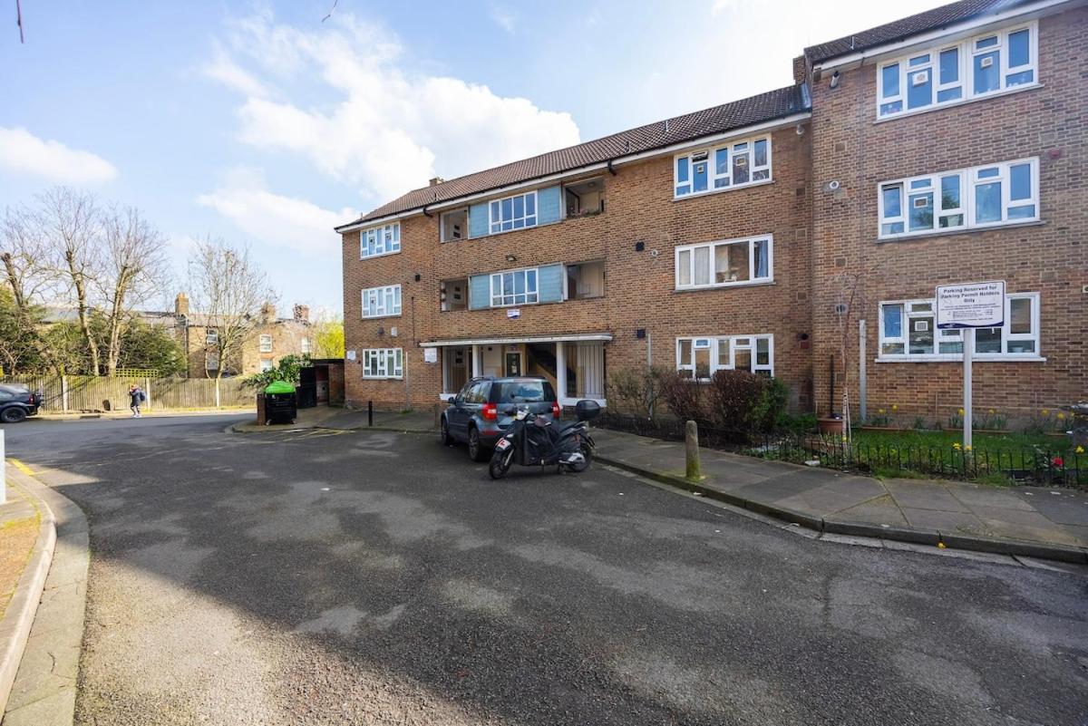 Chic 2 Bedroom Flat Close To South Londons Attractions London