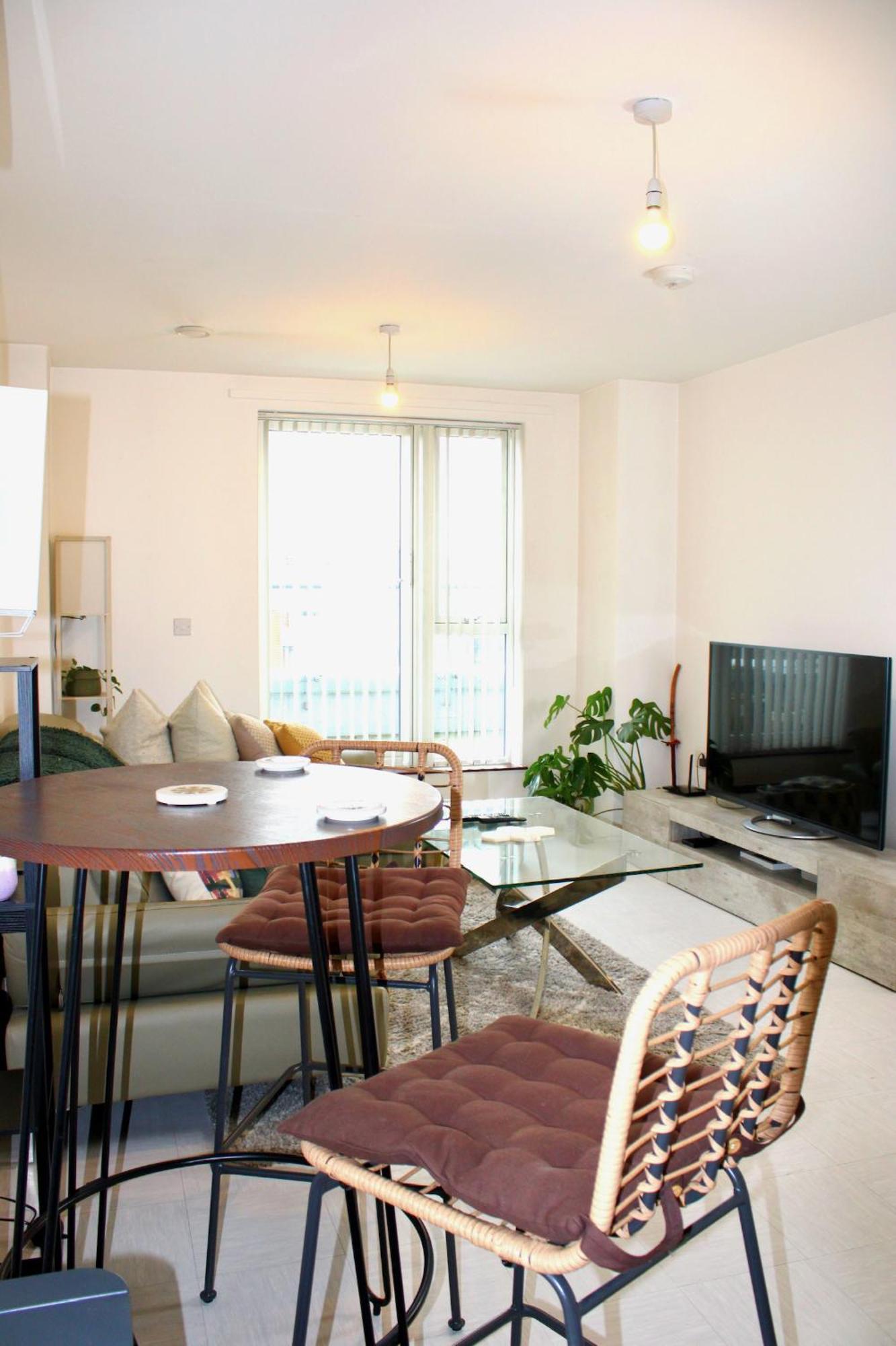 Apartment Brixtons Stylish Cove With Balcony *