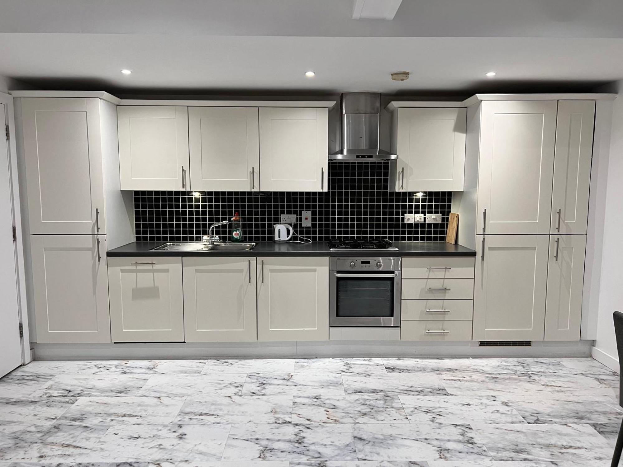 Deluxe Entire With 2x Bedrooms, 2x Bathrooms And A Big Living In The Olympic Park And Westfield At Stratford London