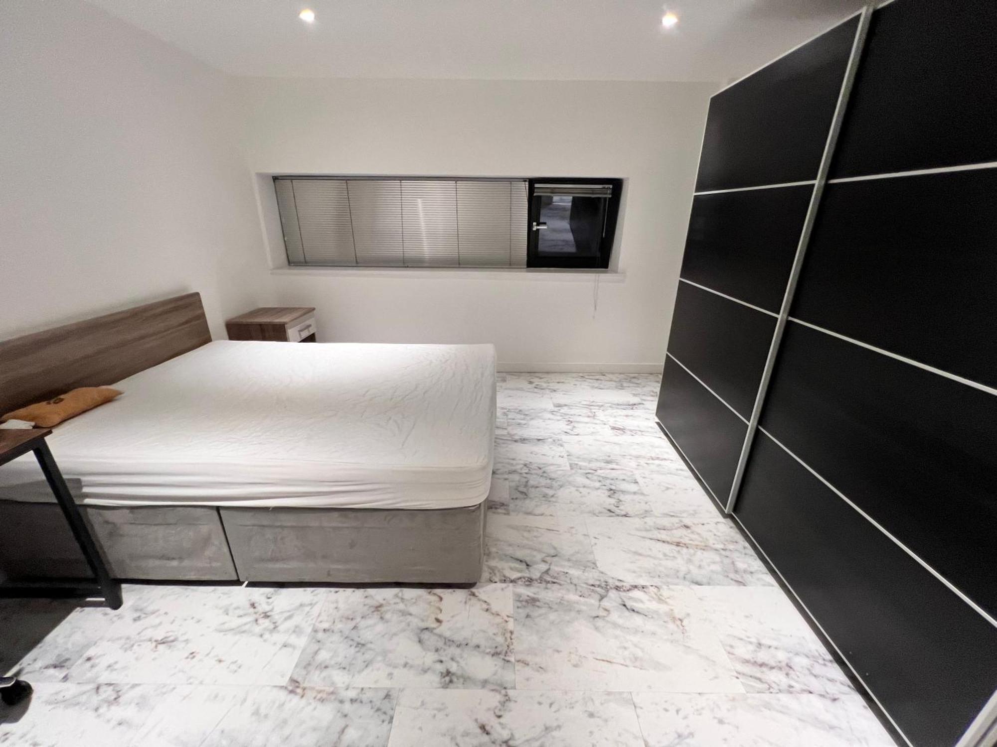Aparthotel Deluxe Entire With 2x Bedrooms, 2x Bathrooms And A Big Living In The Olympic Park And Westfield At Stratford