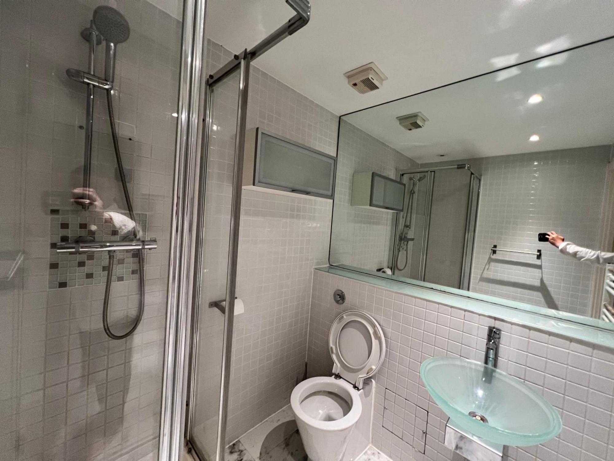 Aparthotel Deluxe Entire With 2x Bedrooms, 2x Bathrooms And A Big Living In The Olympic Park And Westfield At Stratford