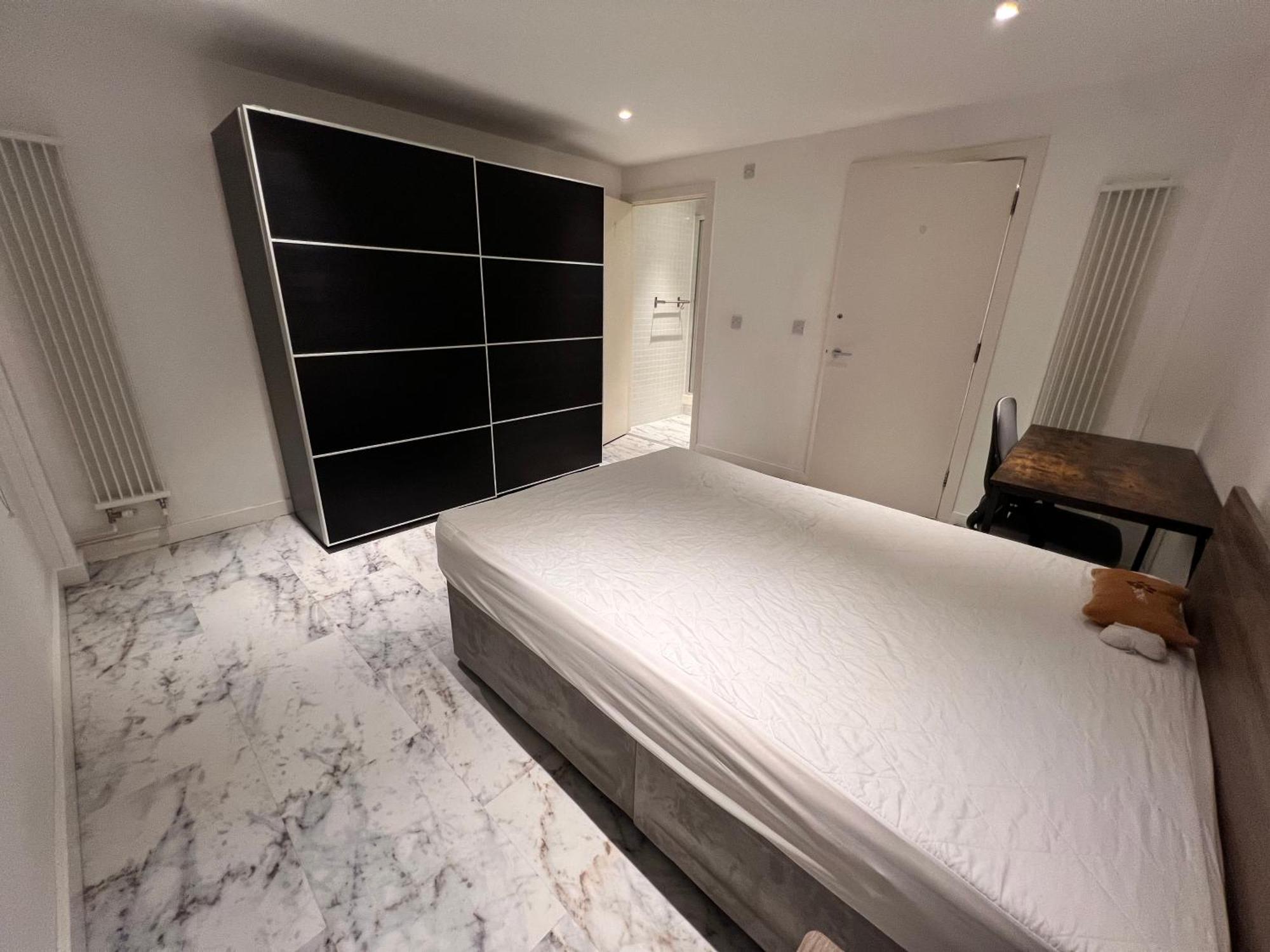 Deluxe Entire With 2x Bedrooms, 2x Bathrooms And A Big Living In The Olympic Park And Westfield At Stratford Aparthotel *