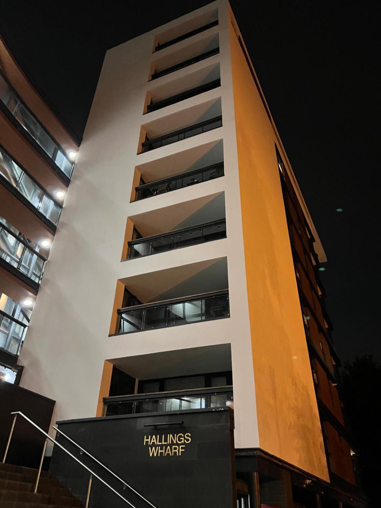 Deluxe Entire With 2x Bedrooms, 2x Bathrooms And A Big Living In The Olympic Park And Westfield At Stratford Aparthotel *