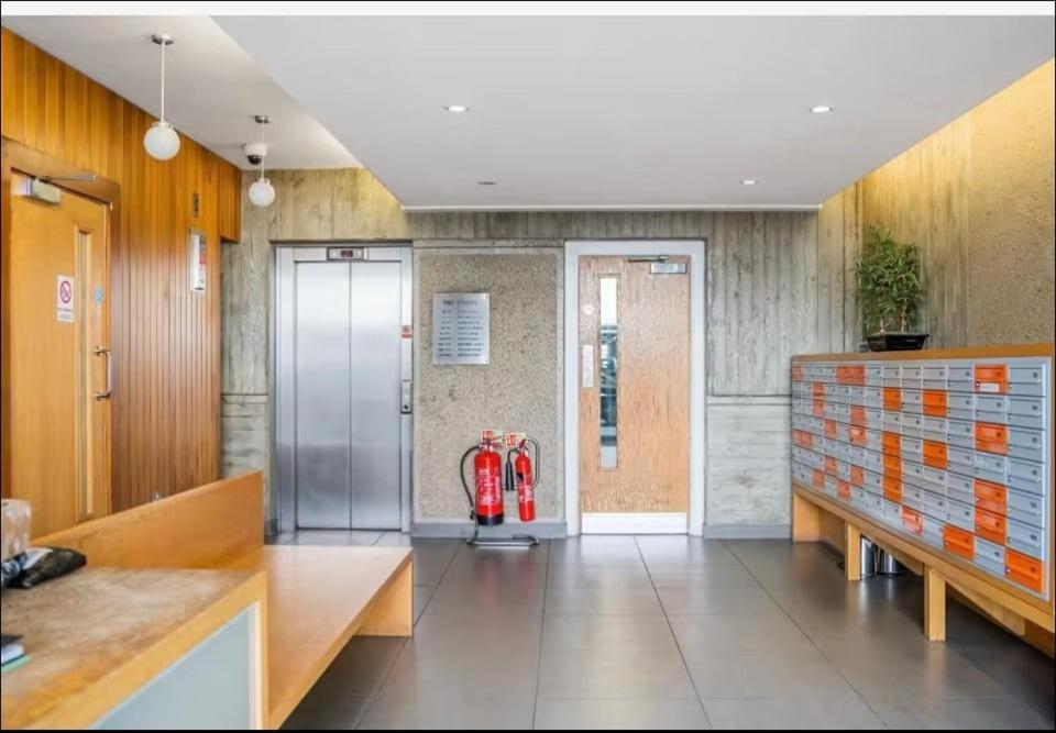 Apartment O2 & Excel Zone 2 Sleeps 6 London