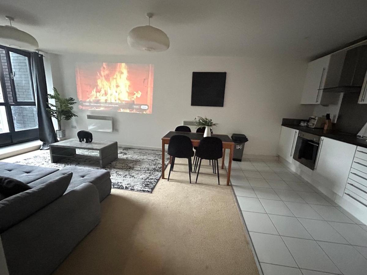 O2 & Excel Zone 2 Sleeps 6 Apartment *
