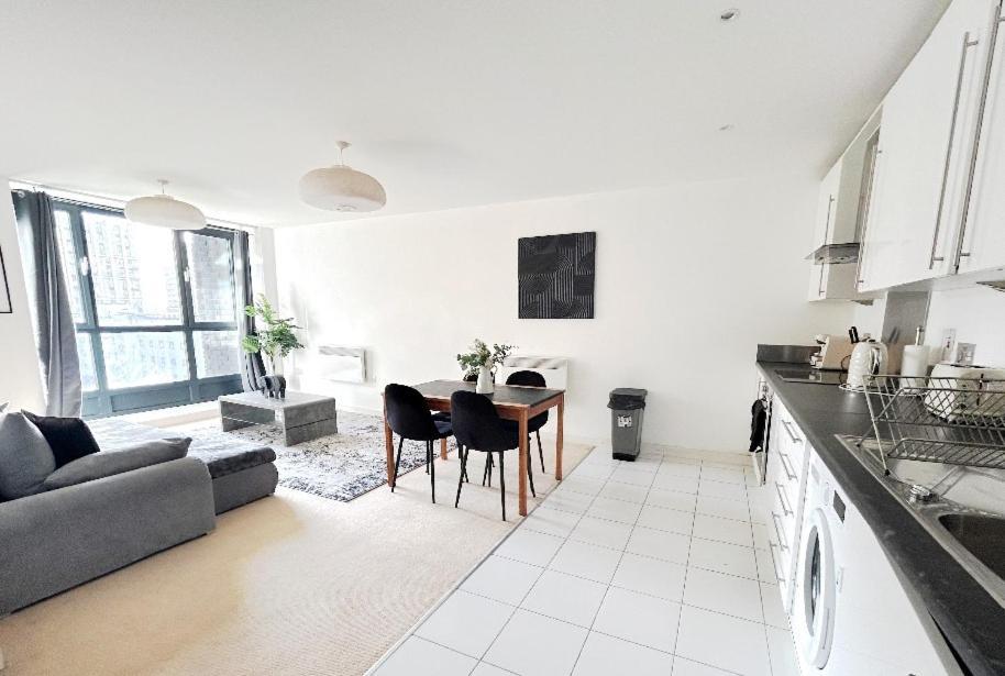 O2 & Excel Zone 2 Sleeps 6 Apartment London