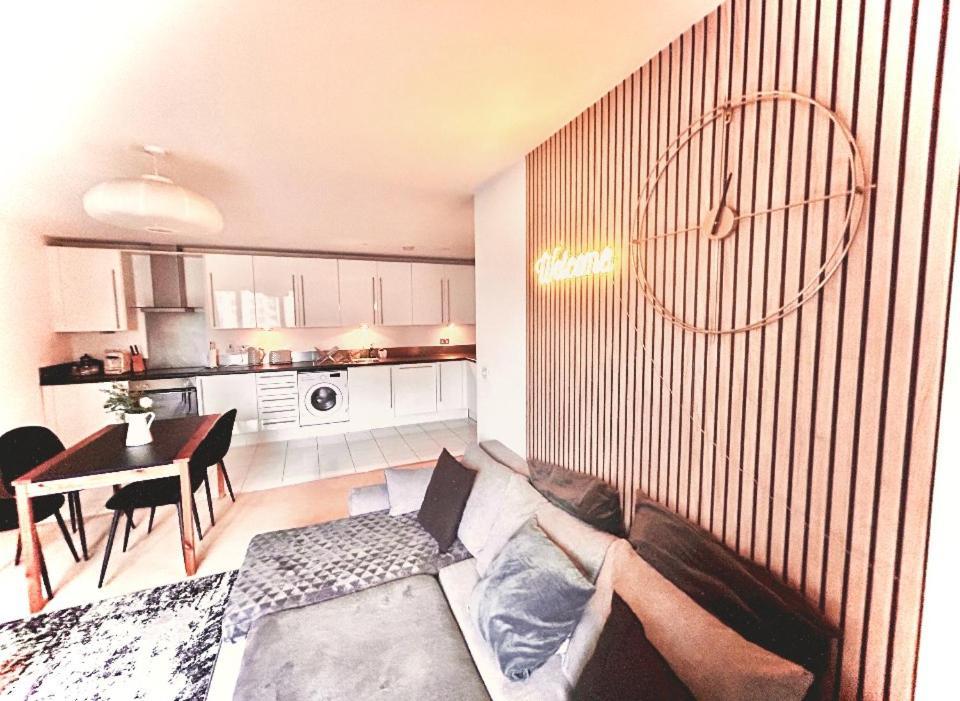 O2 & Excel Zone 2 Sleeps 6 Apartment *