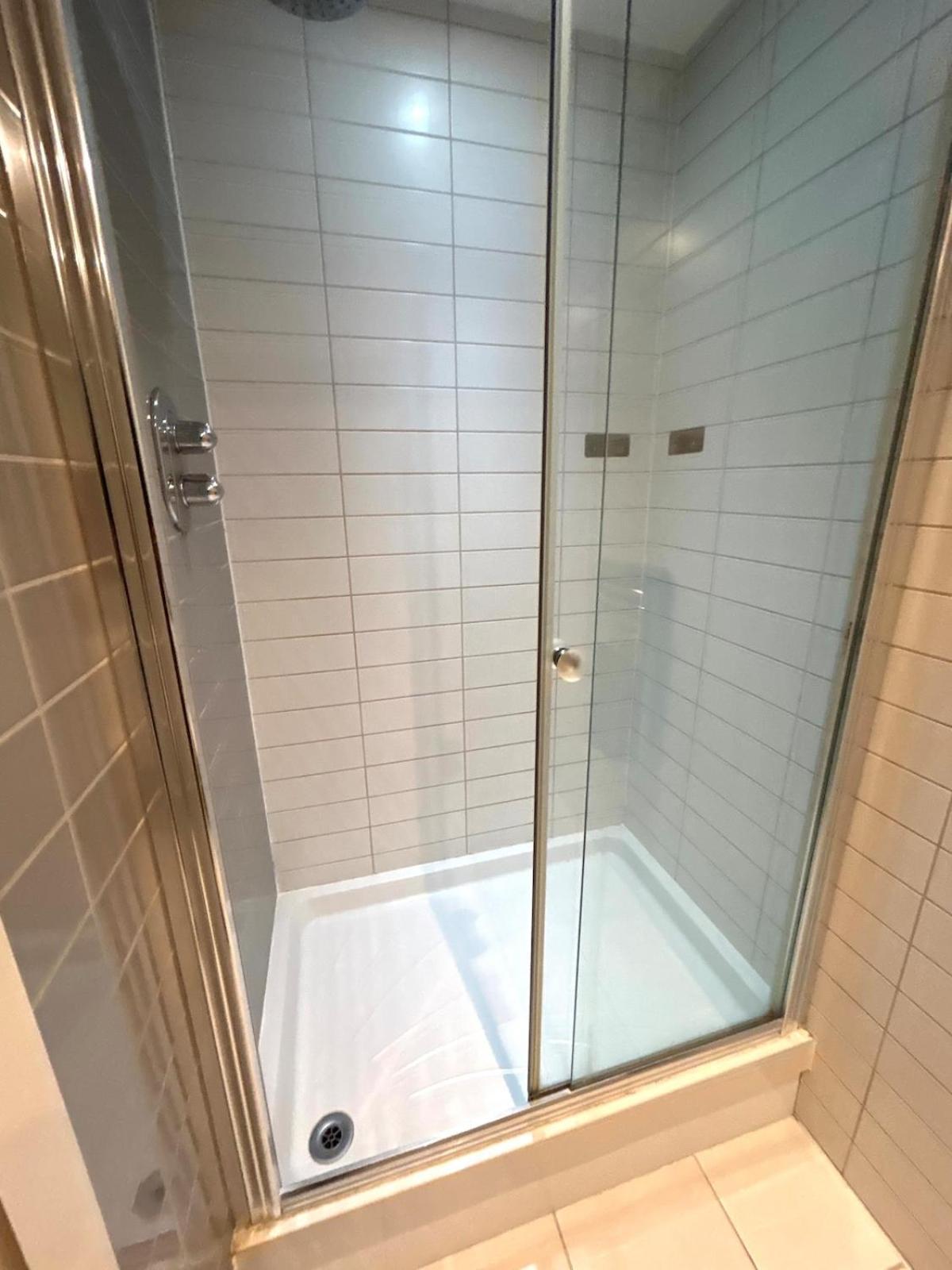 O2 & Excel Zone 2 Sleeps 6 Apartment *