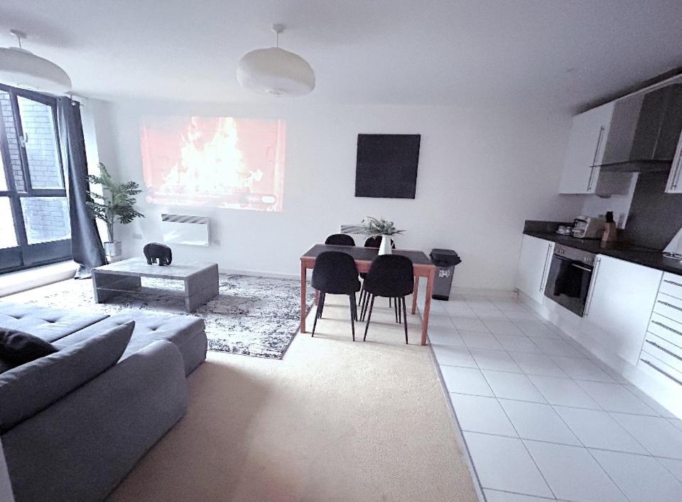 O2 & Excel Zone 2 Sleeps 6 Apartment London