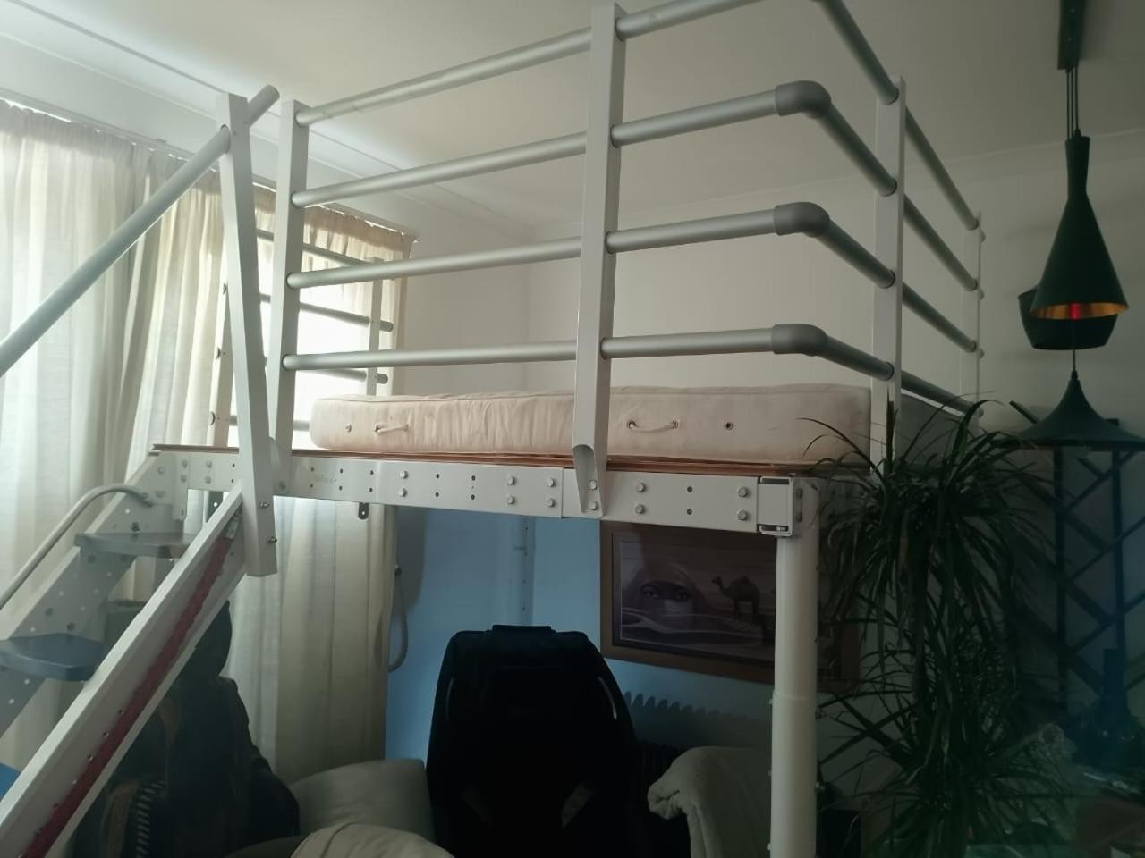 1br - Sleeps 4 - - Ws 99-100 London