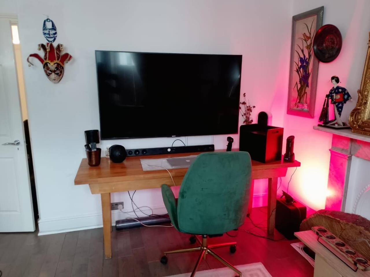 1br - Sleeps 4 - - Ws 99-100 London