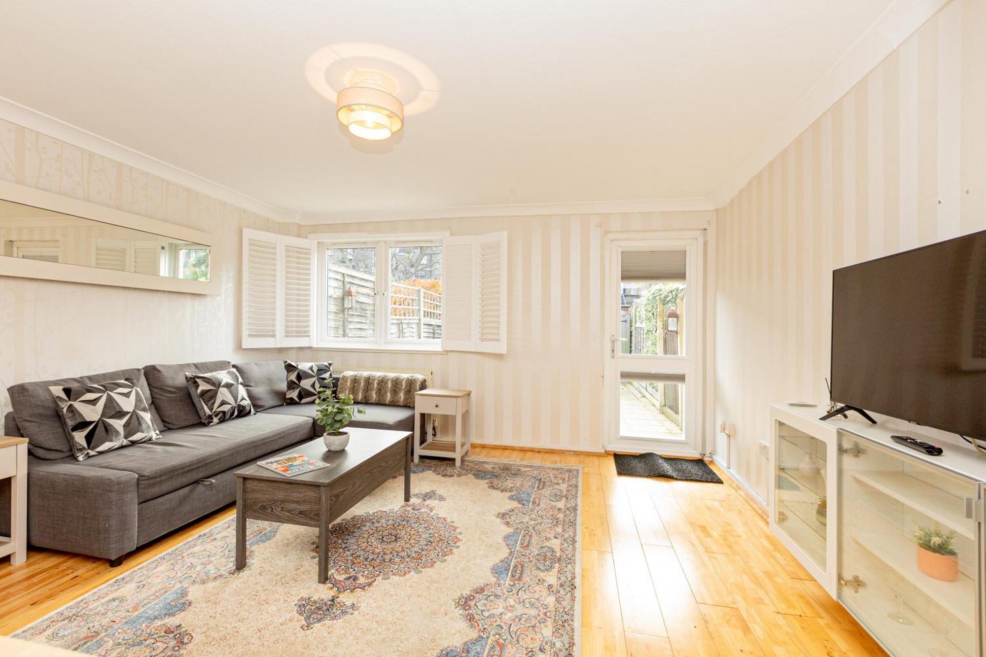 Apartment Unique 2br Duplex, Garden & Parking, 7min Woodgreen St London