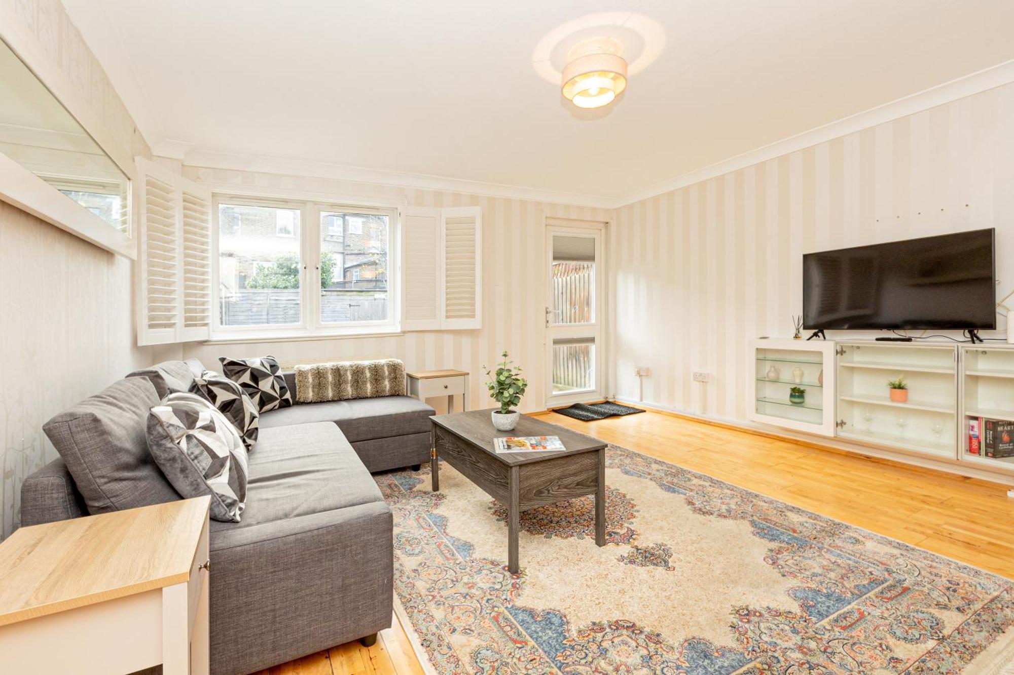 Apartment Unique 2br Duplex, Garden & Parking, 7min Woodgreen St London