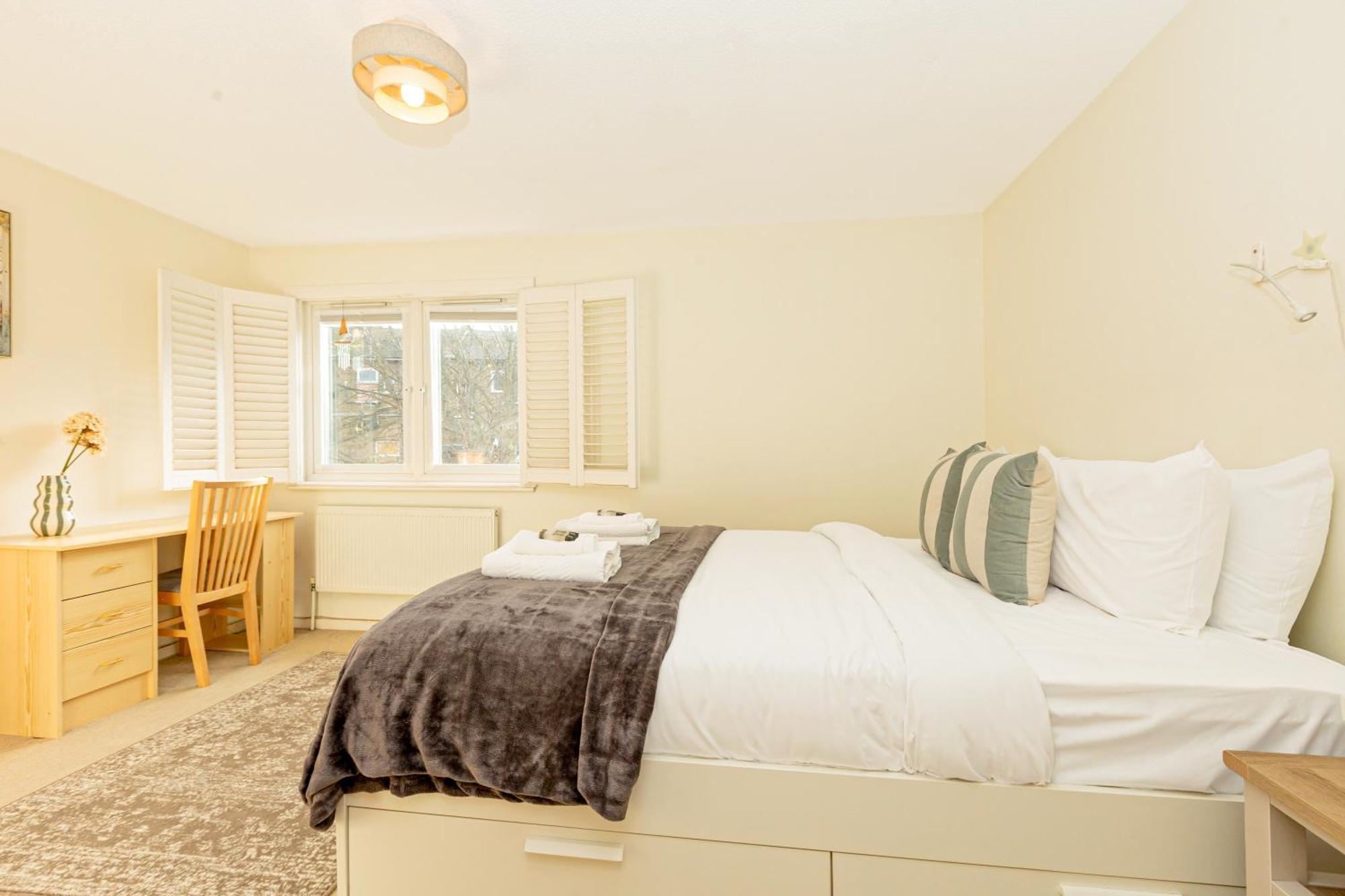 Unique 2br Duplex, Garden & Parking, 7min Woodgreen St Apartment