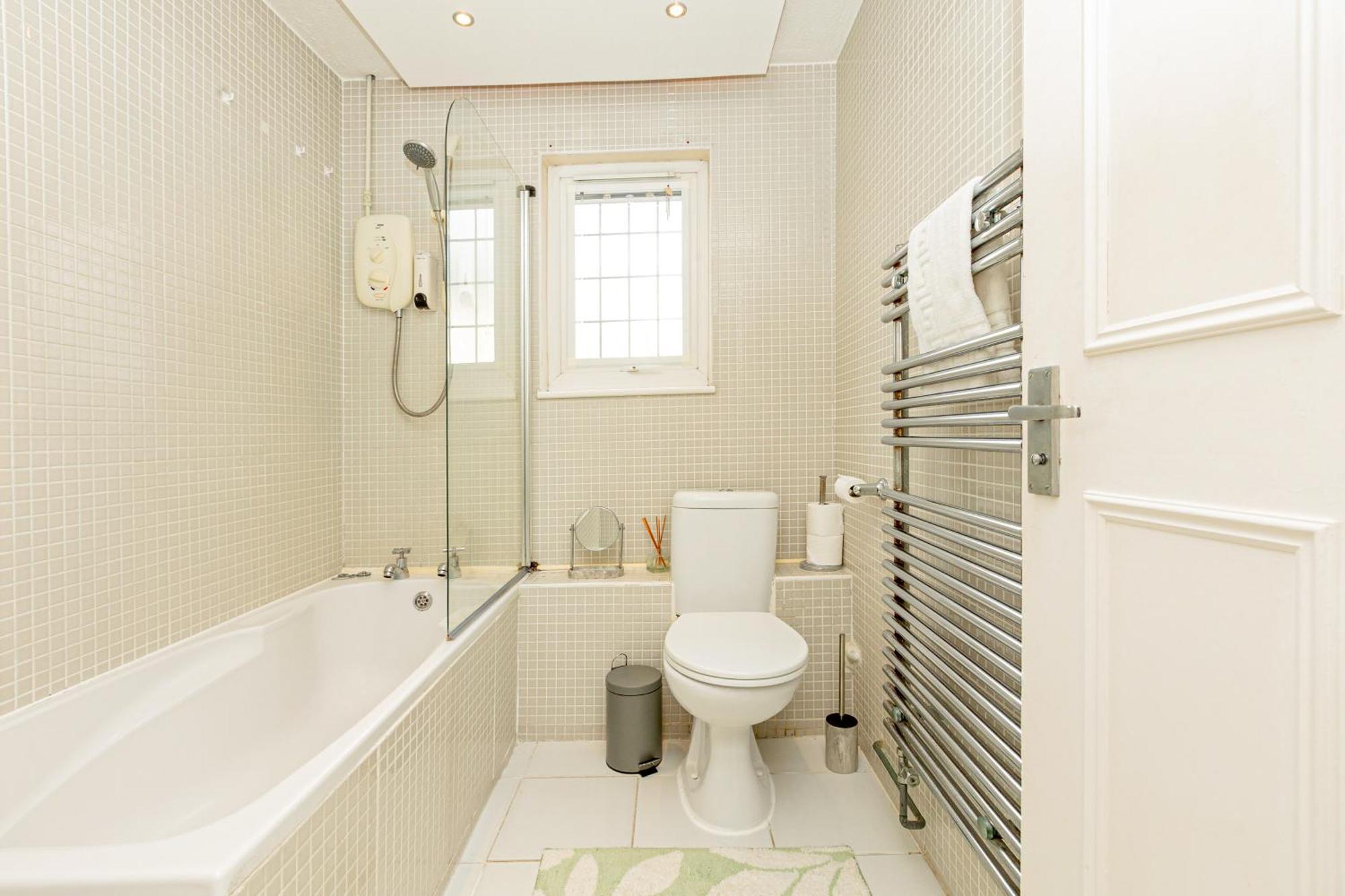 Apartment Unique 2br Duplex, Garden & Parking, 7min Woodgreen St *