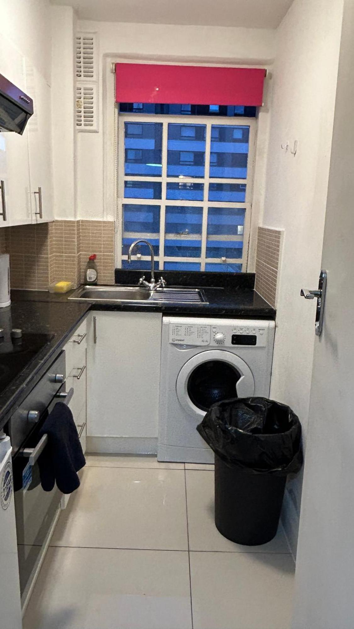 Marble Arch Apartment *