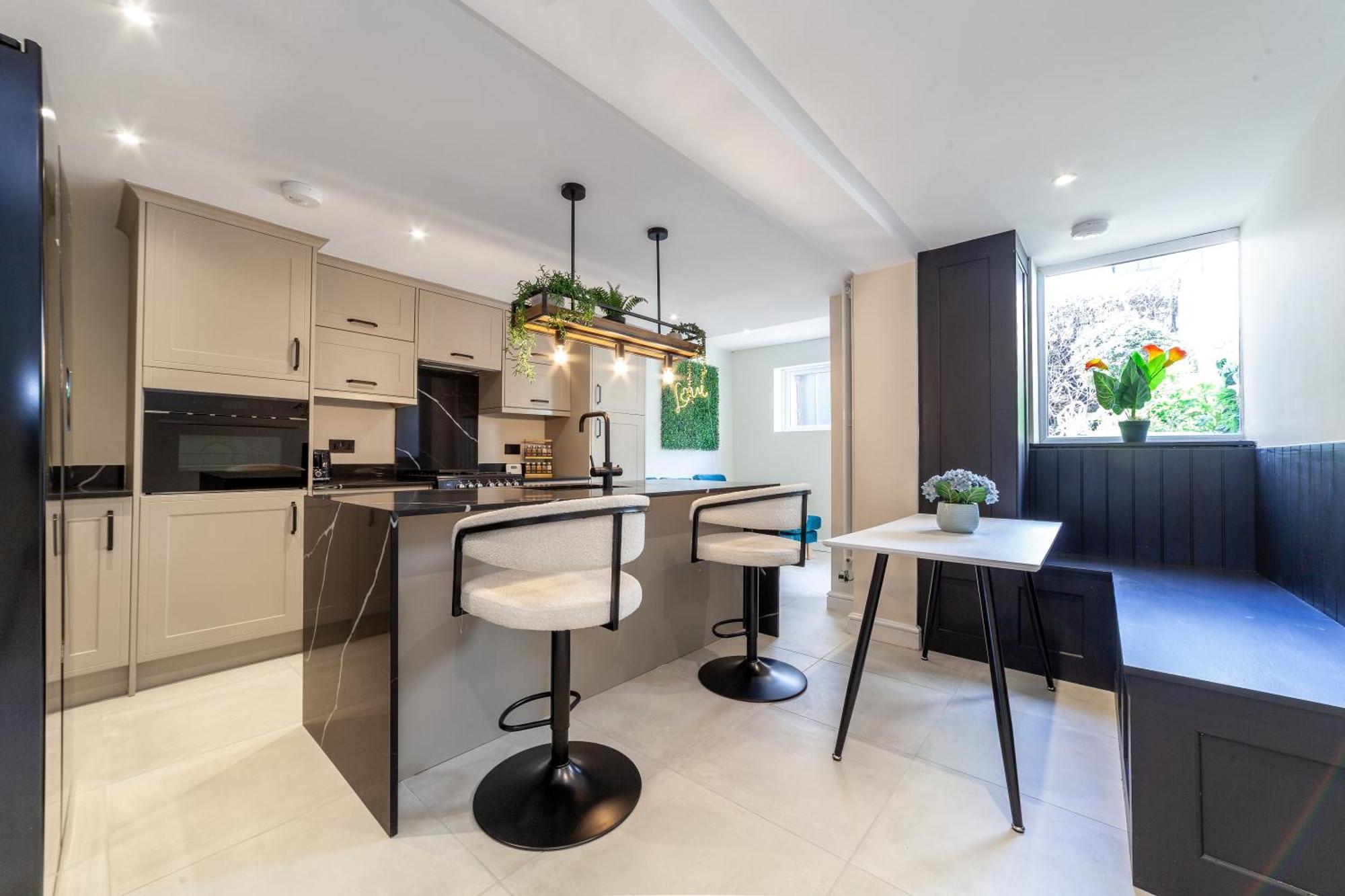 Apartment Peaceful 5br House With Garden & Terrace, Se