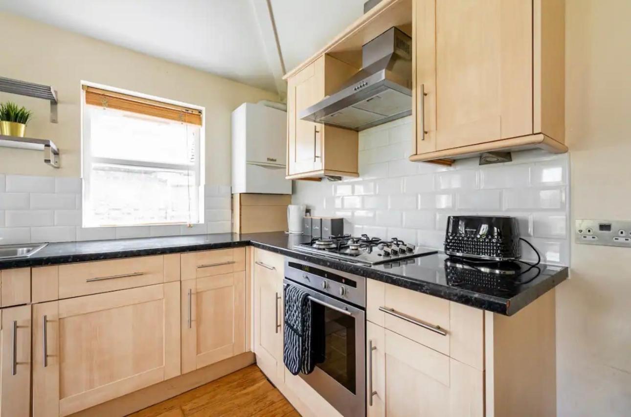 Lovely 3-bed 20 Minutes To * Londen