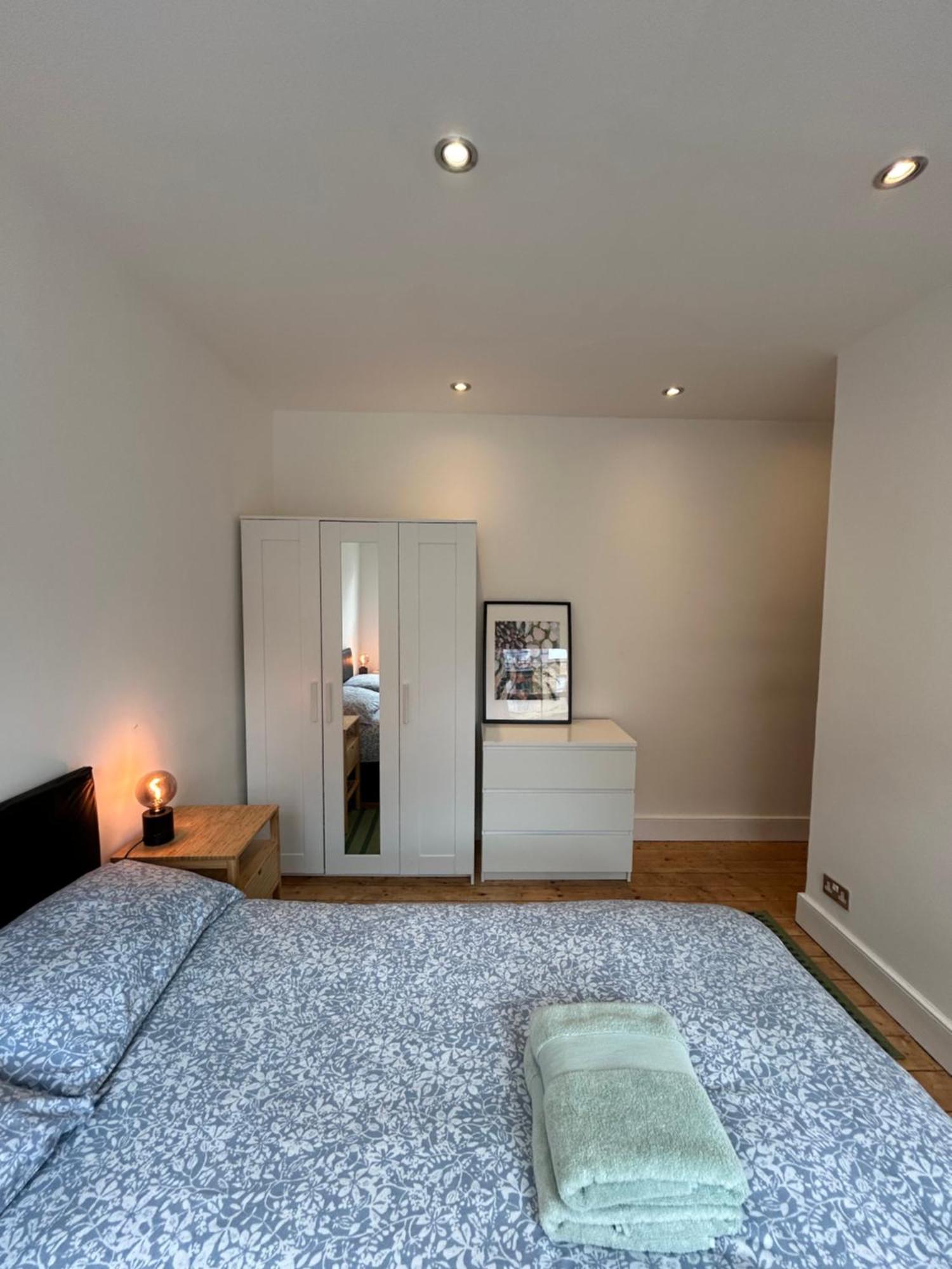 Spacious Battersea And