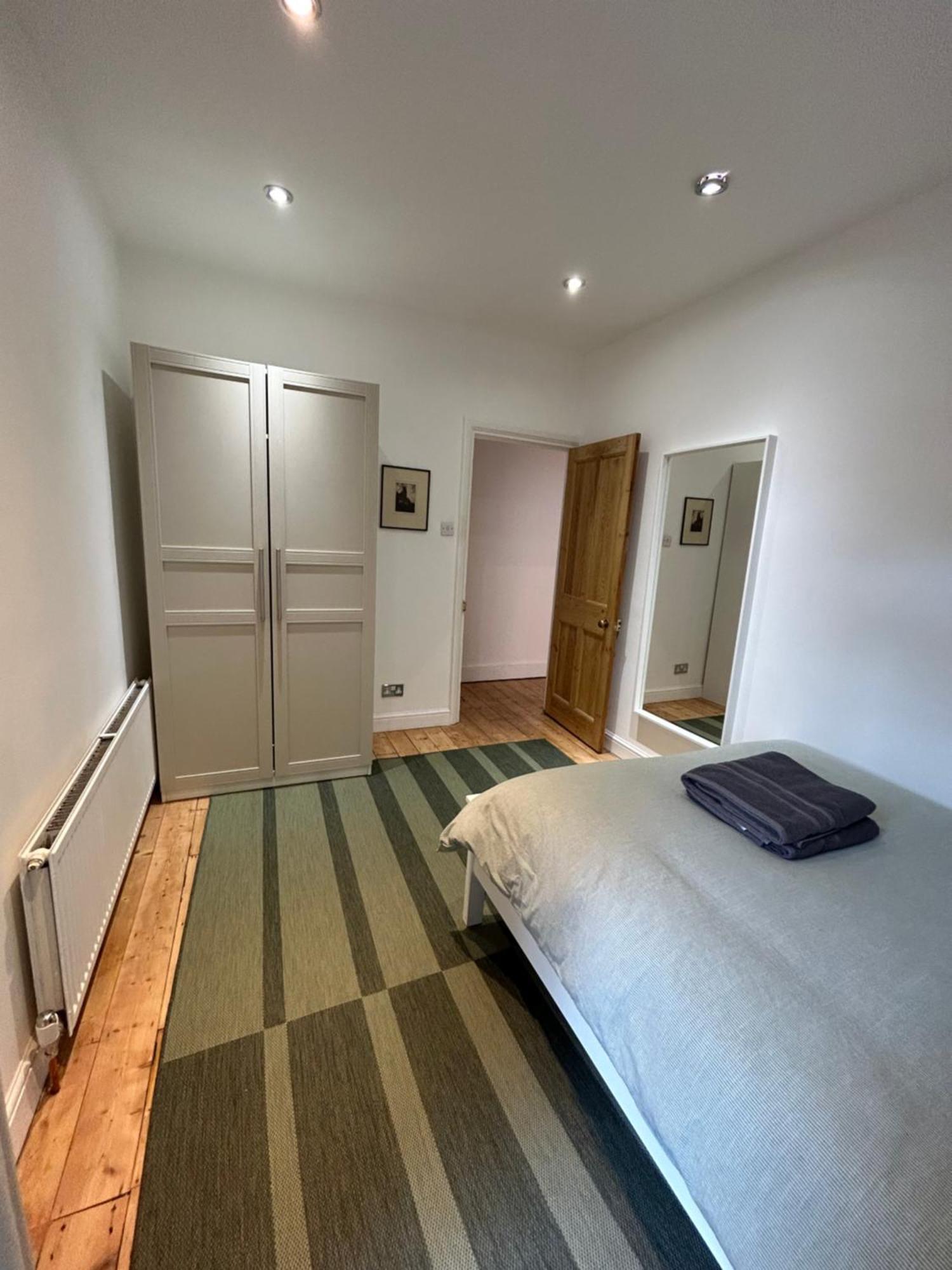Spacious Battersea And Apartment *